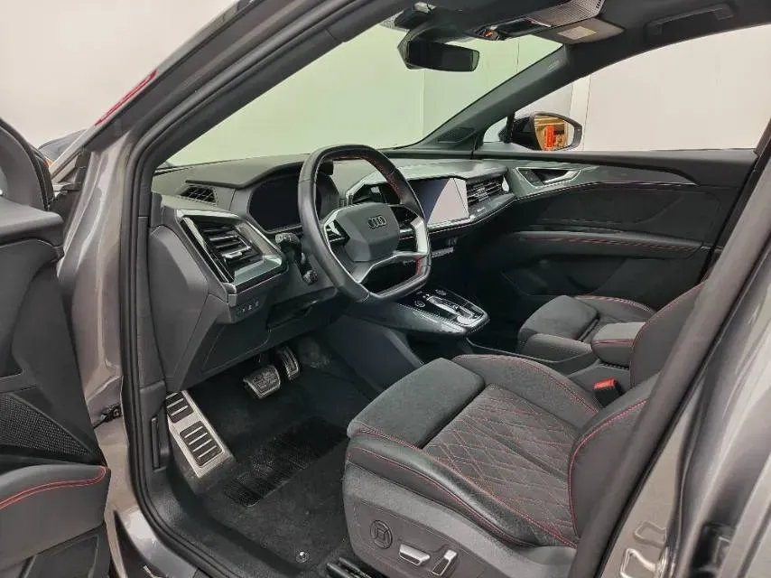 2022 Audi Q5 e-tron BEV 83.4KWH,autocango,china used car exporter,china ev exporter,chinese used car exporter,chinese used ev exporter