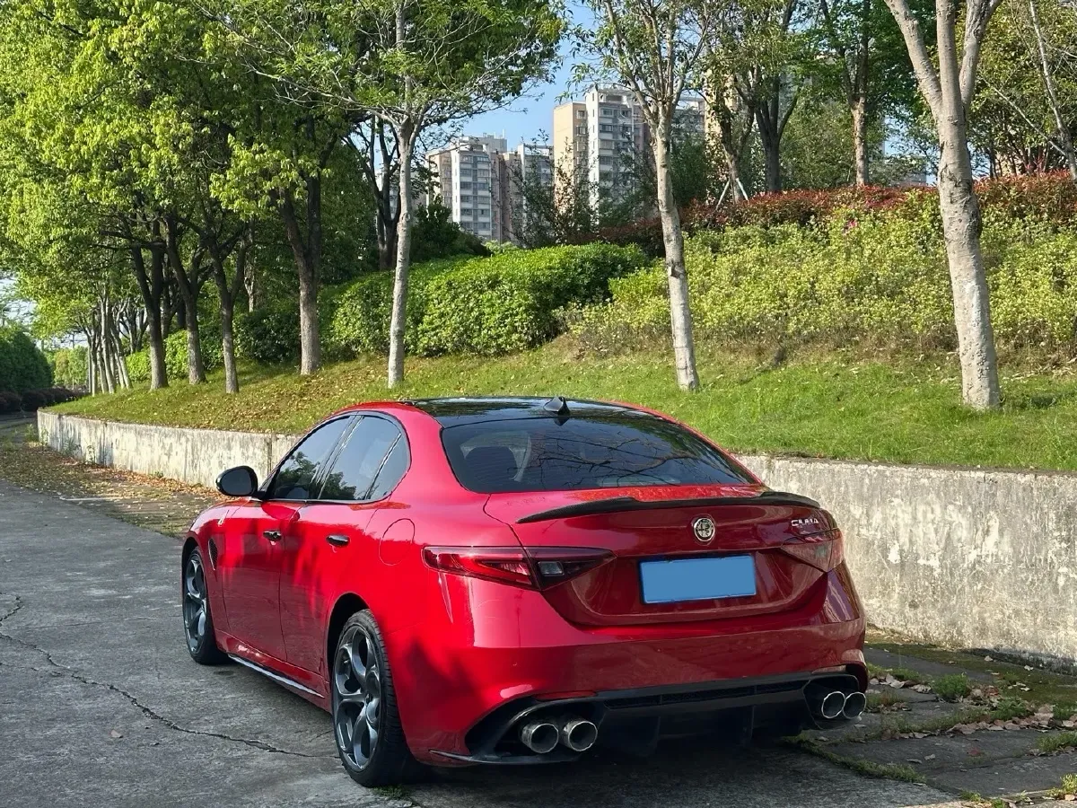2020 Alfa Romeo Giulia 2.0T 280HP L4 8AT,autocango,china used car exporter,china ev exporter,chinese used car exporter,chinese used ev exporter