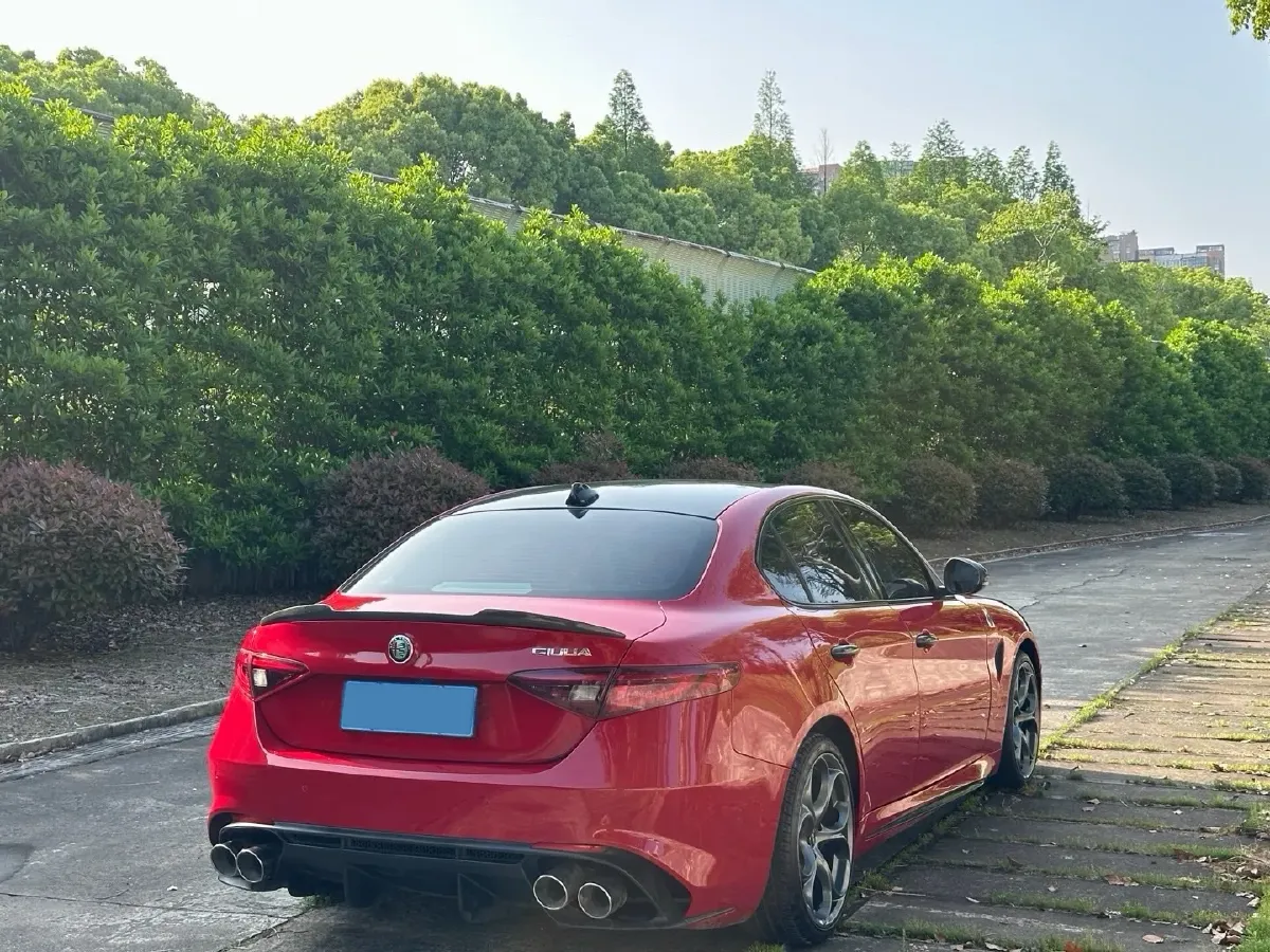 2020 Alfa Romeo Giulia 2.0T 280HP L4 8AT,autocango,china used car exporter,china ev exporter,chinese used car exporter,chinese used ev exporter