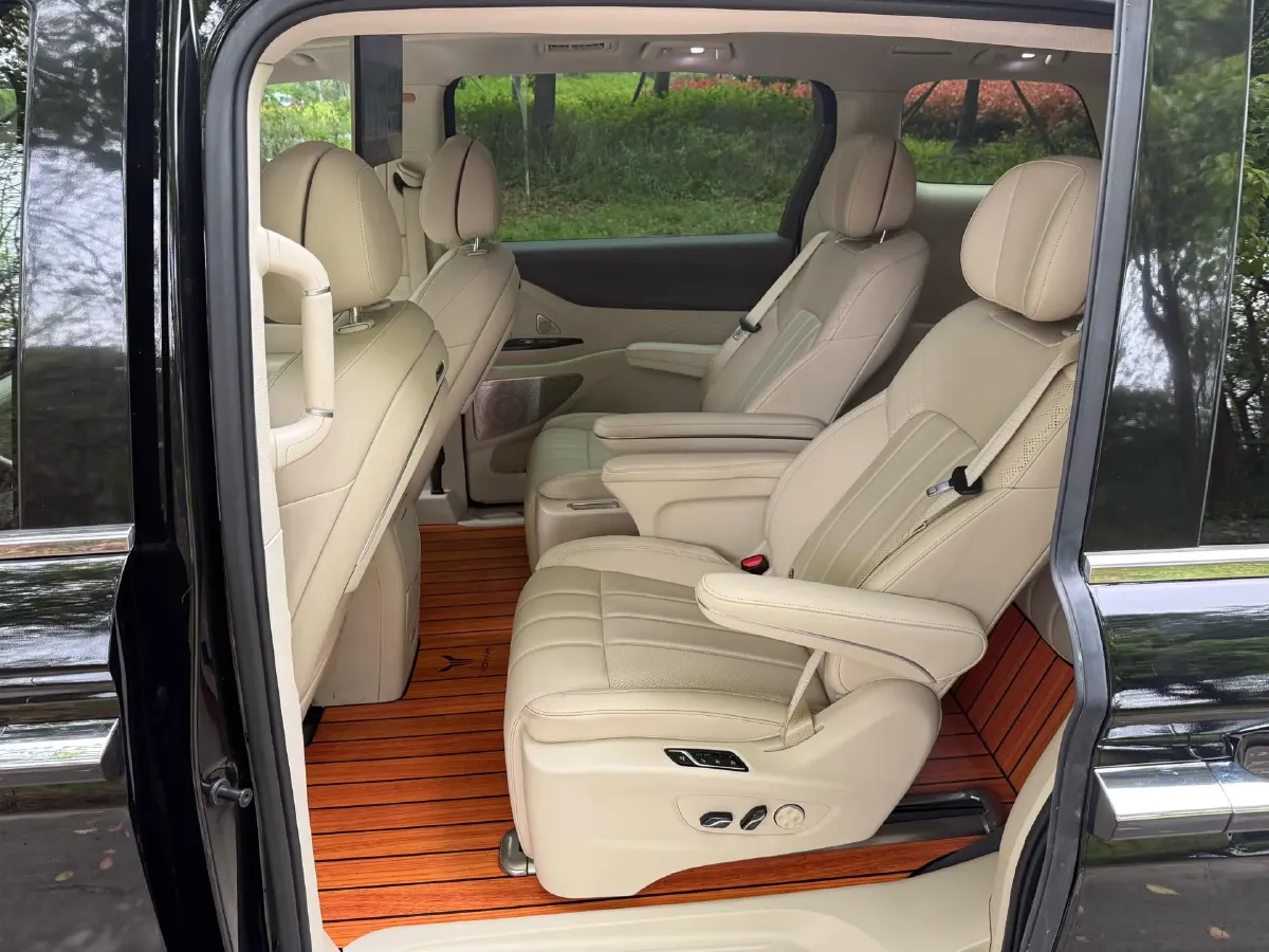 2024 Voyah Dream 1.5T 150HP L4 PHEV 43KWH,autocango,china used car exporter,china ev exporter,chinese used car exporter,chinese used ev exporter