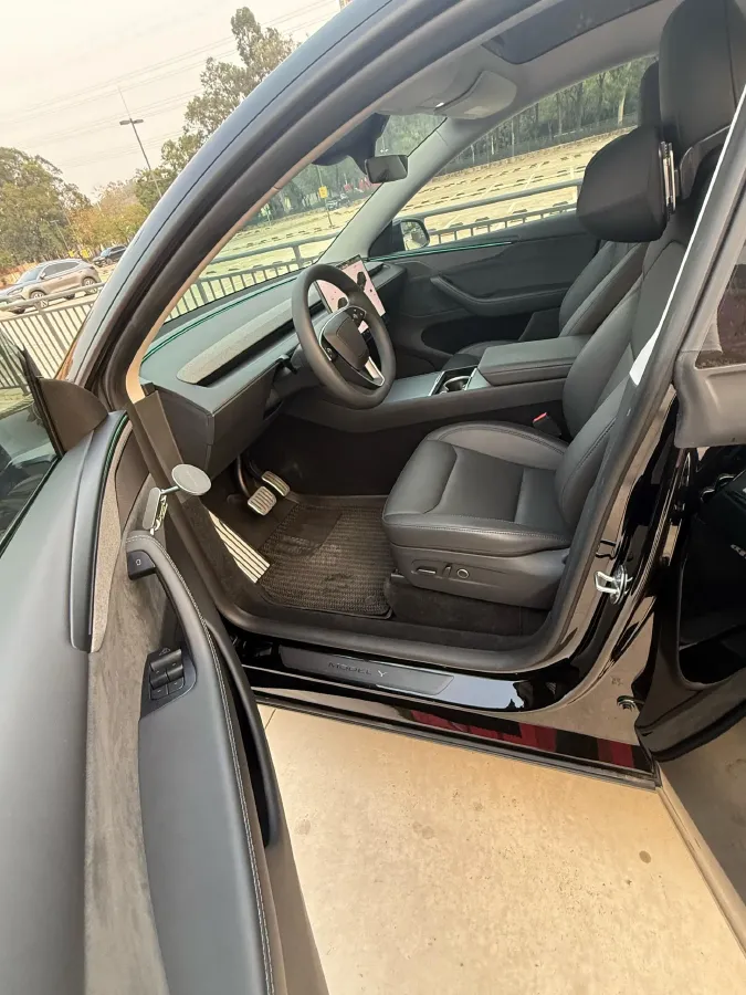 2025 Tesla Model Y BEV 78.4KWH,autocango,china used car exporter,china ev exporter,chinese used car exporter,chinese used ev exporter