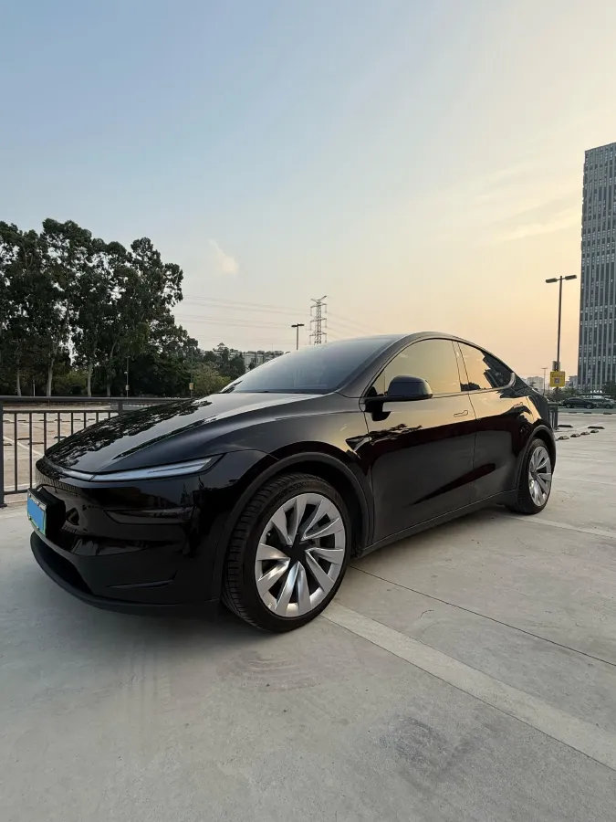 2025 Tesla Model Y BEV 78.4KWH,autocango,china used car exporter,china ev exporter,chinese used car exporter,chinese used ev exporter