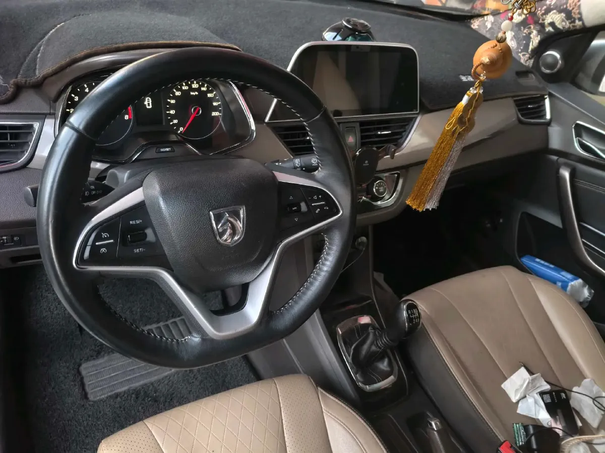 2017 BaoJun 310W 1.5L 112HP L4 6MT,autocango,china used car exporter,china ev exporter,chinese used car exporter,chinese used ev exporter