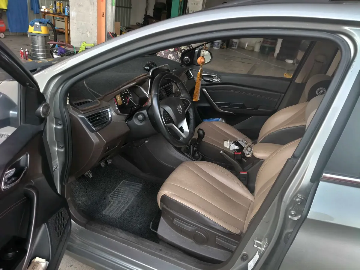 2017 BaoJun 310W 1.5L 112HP L4 6MT,autocango,china used car exporter,china ev exporter,chinese used car exporter,chinese used ev exporter