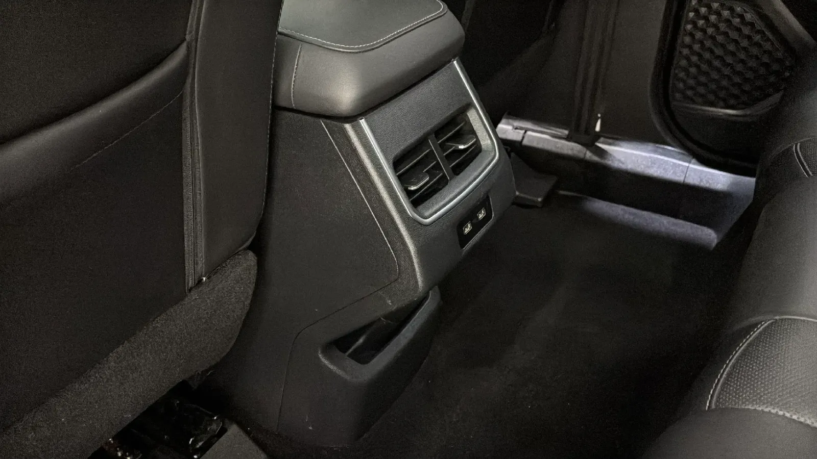 2021 Haval H6 1.5T 150HP L4 7DCT,autocango,china used car exporter,china ev exporter,chinese used car exporter,chinese used ev exporter