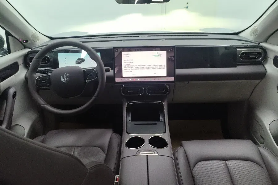 2024 Leapmotor C11 1.5L 95HP L4 REEV 43.74KWH,autocango,china used car exporter,china ev exporter,chinese used car exporter,chinese used ev exporter