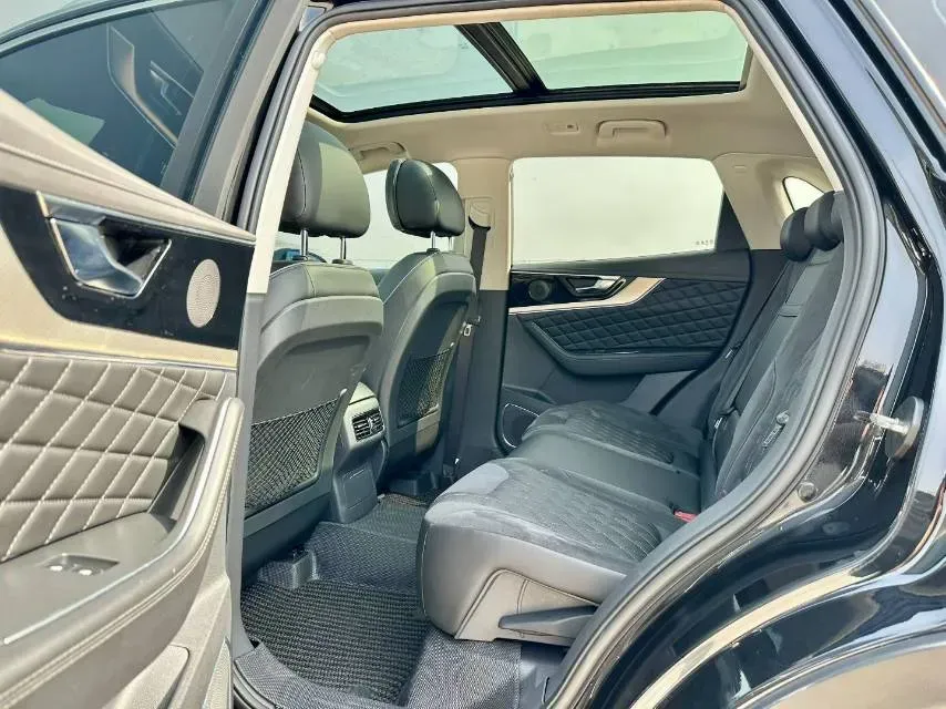 2022 HongQi HS5 2.0T 224HP L4 6AT,autocango,china used car exporter,china ev exporter,chinese used car exporter,chinese used ev exporter