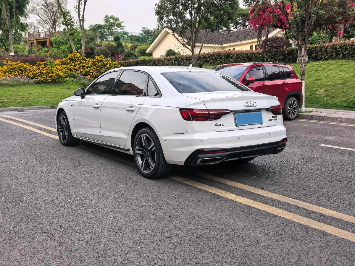 2022 Audi A4L 2.0T 190HP L4 7DCT,autocango,china used car exporter,china ev exporter,chinese used car exporter,chinese used ev exporter
