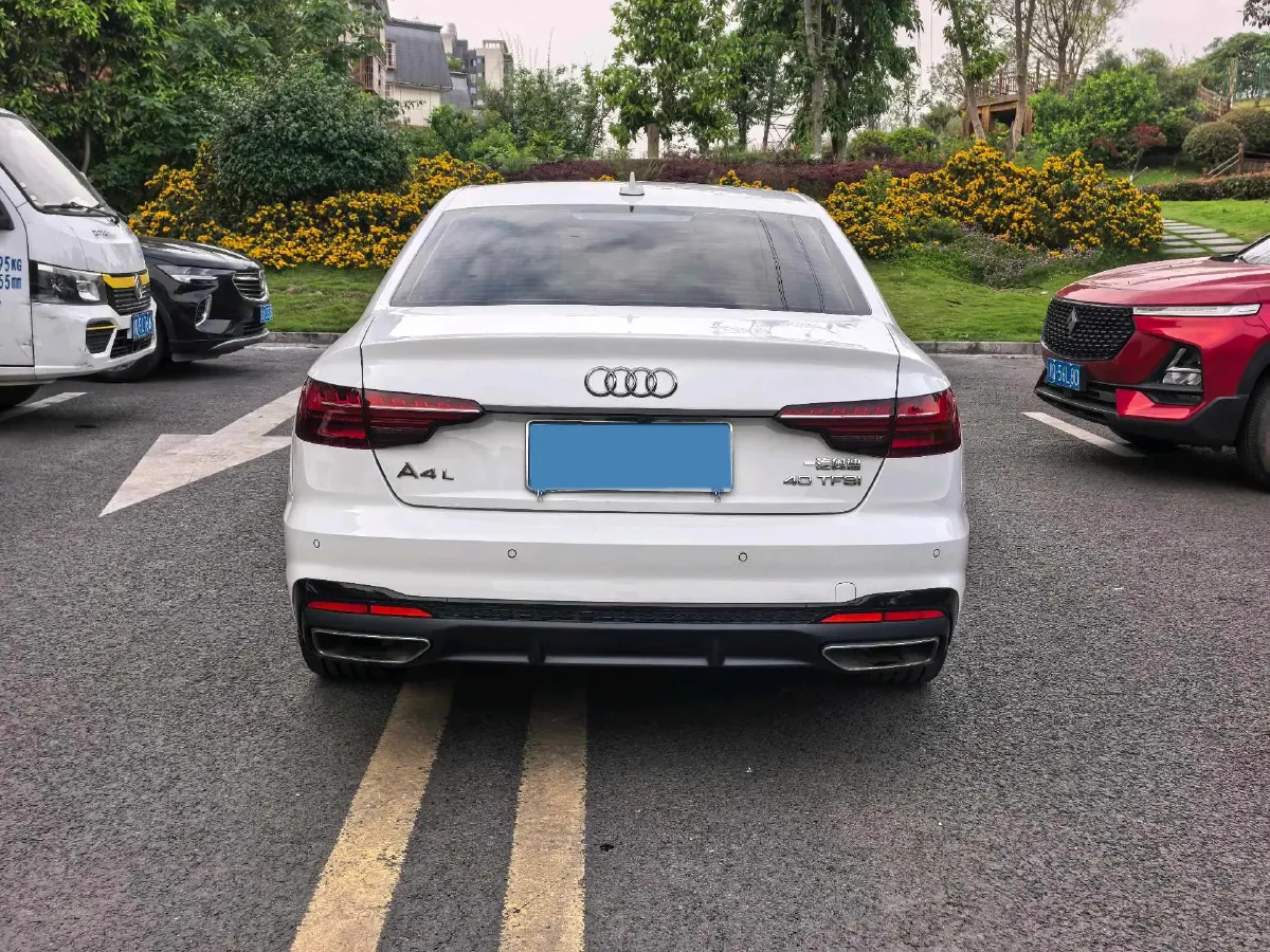 2022 Audi A4L 2.0T 190HP L4 7DCT,autocango,china used car exporter,china ev exporter,chinese used car exporter,chinese used ev exporter