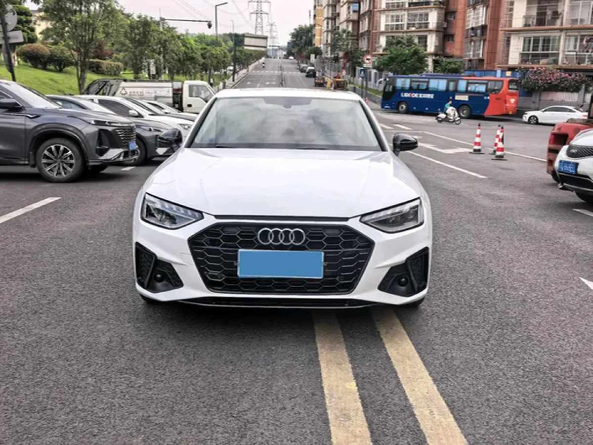 2022 Audi A4L 2.0T 190HP L4 7DCT,autocango,china used car exporter,china ev exporter,chinese used car exporter,chinese used ev exporter