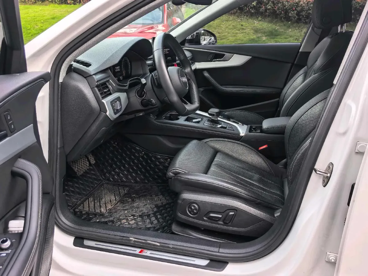 2022 Audi A4L 2.0T 190HP L4 7DCT,autocango,china used car exporter,china ev exporter,chinese used car exporter,chinese used ev exporter