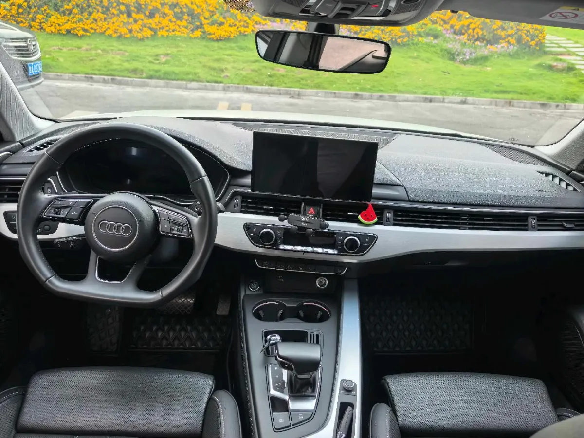 2022 Audi A4L 2.0T 190HP L4 7DCT,autocango,china used car exporter,china ev exporter,chinese used car exporter,chinese used ev exporter