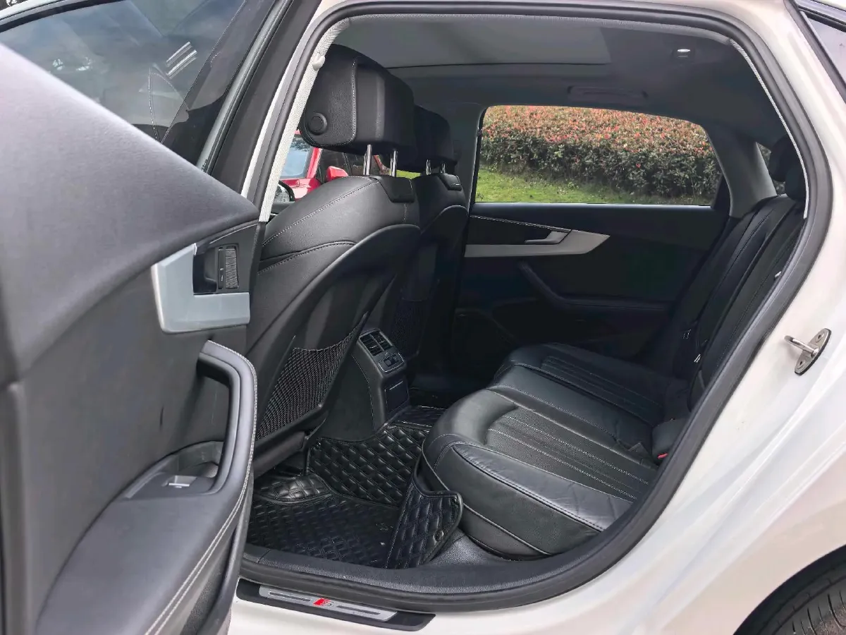 2022 Audi A4L 2.0T 190HP L4 7DCT,autocango,china used car exporter,china ev exporter,chinese used car exporter,chinese used ev exporter