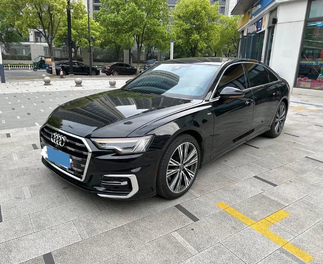 2025 Audi A6L 2.0T 245HP L4 7DCT,autocango,china used car exporter,china ev exporter,chinese used car exporter,chinese used ev exporter