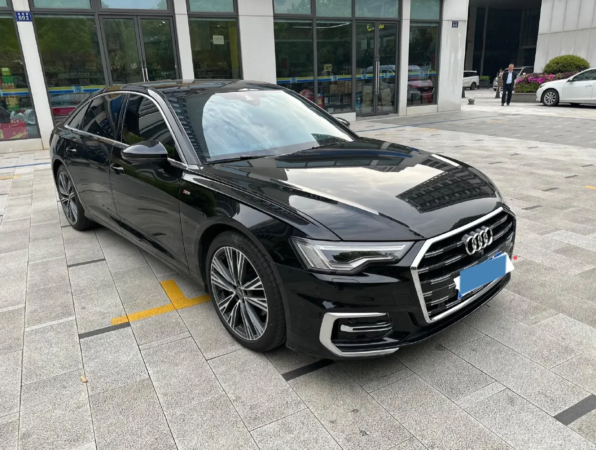 2025 Audi A6L 2.0T 245HP L4 7DCT,autocango,china used car exporter,china ev exporter,chinese used car exporter,chinese used ev exporter