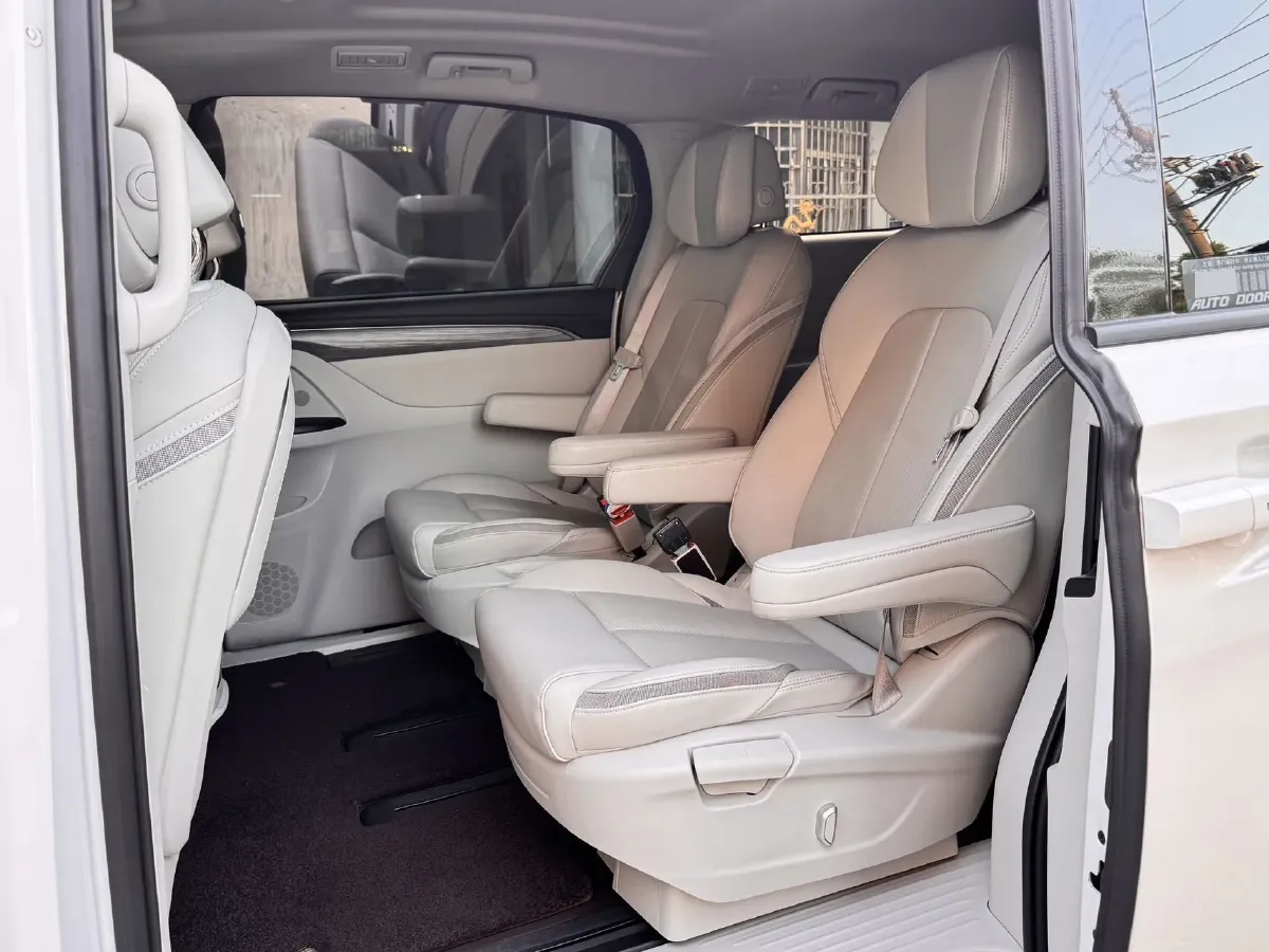 2023 Buick GL8 2.0T 237HP L4 9AT,autocango,china used car exporter,china ev exporter,chinese used car exporter,chinese used ev exporter