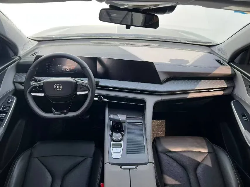 2022 ChangAn CS75 Plus 1.5T 188HP L4 8AT,autocango,china used car exporter,china ev exporter,chinese used car exporter,chinese used ev exporter