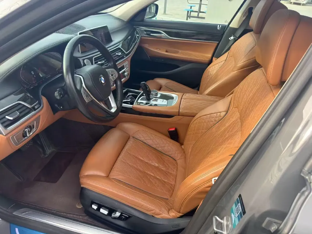 2019 BMW 7 Series 3.0T 340HP L6 8AT,autocango,china used car exporter,china ev exporter,chinese used car exporter,chinese used ev exporter