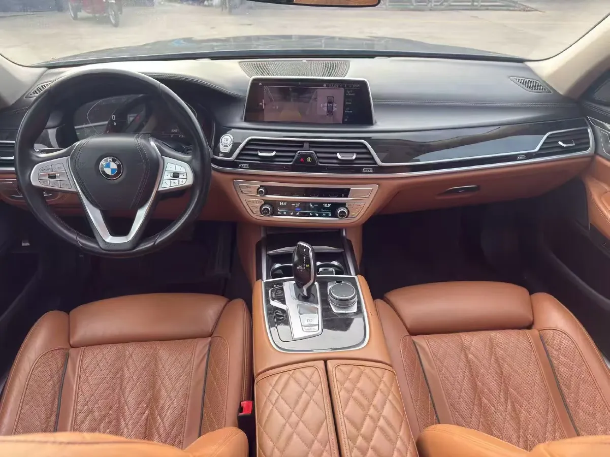 2019 BMW 7 Series 3.0T 340HP L6 8AT,autocango,china used car exporter,china ev exporter,chinese used car exporter,chinese used ev exporter