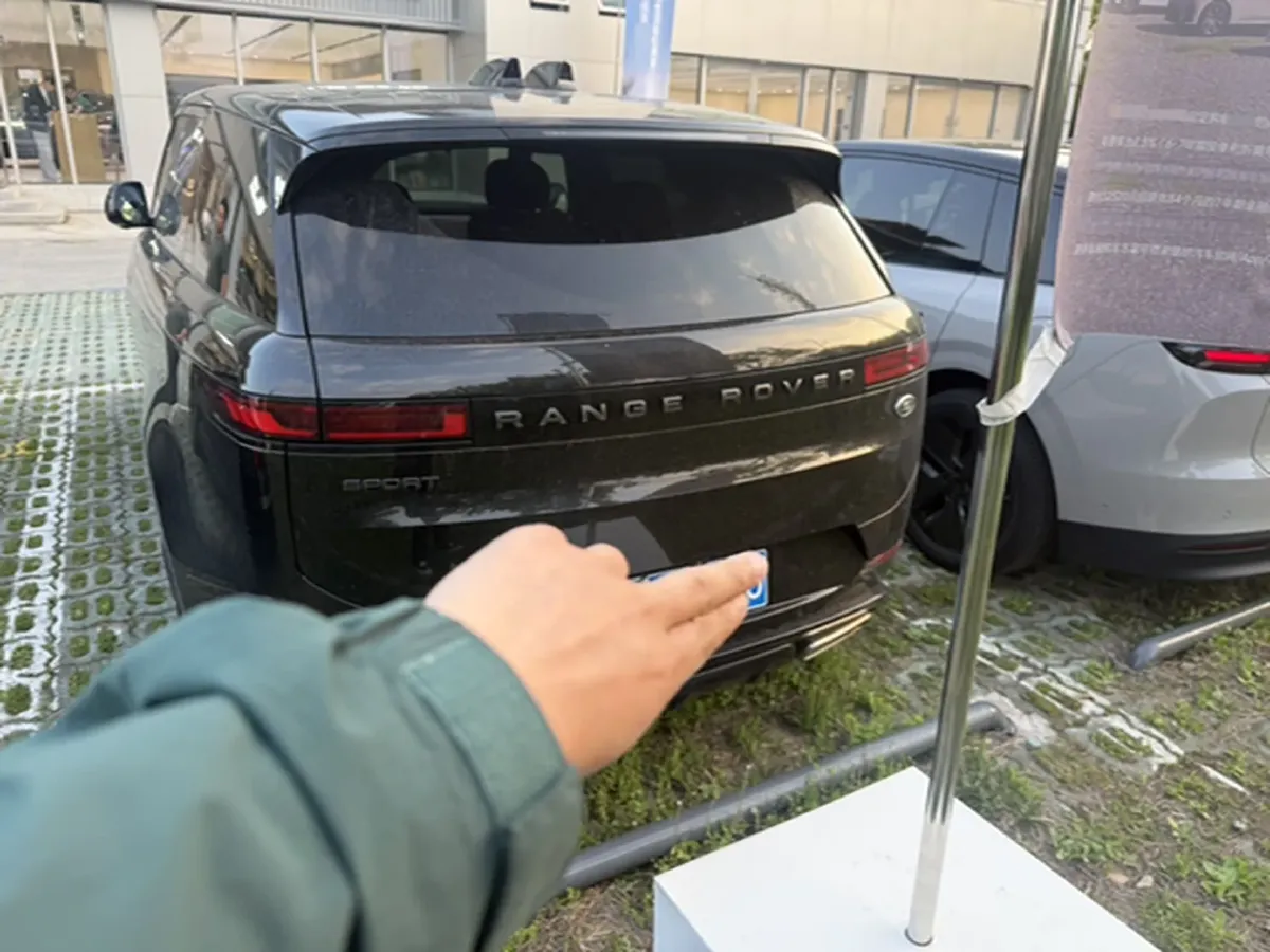 2024 Land Rover Range Rover Sport 3.0T 400HP L6 8AT,autocango,china used car exporter,china ev exporter,chinese used car exporter,chinese used ev exporter