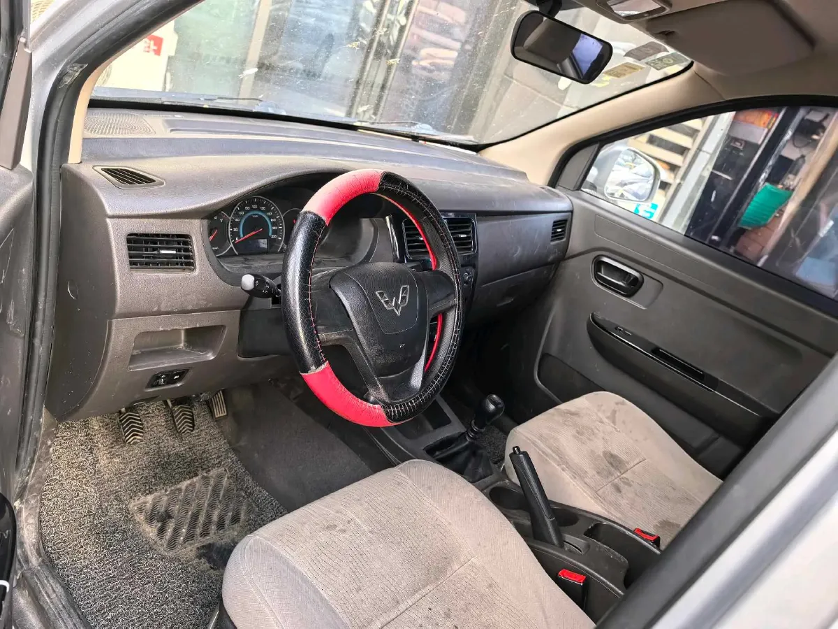 2019 WuLing RongGuang V 1.5L 99HP L4 6MT,autocango,china used car exporter,china ev exporter,chinese used car exporter,chinese used ev exporter