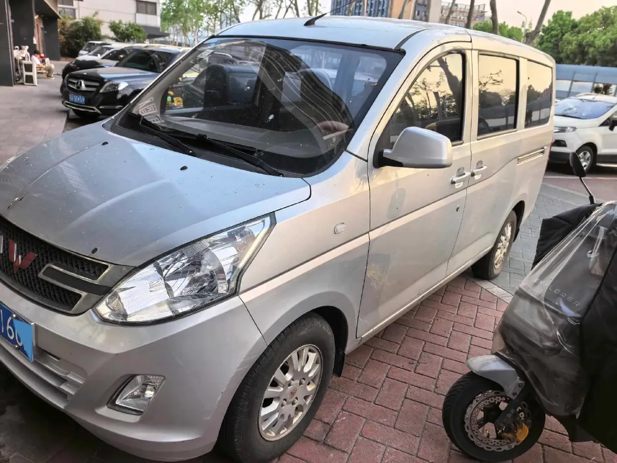 2019 WuLing RongGuang V 1.5L 99HP L4 6MT,autocango,china used car exporter,china ev exporter,chinese used car exporter,chinese used ev exporter