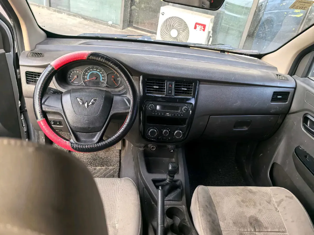 2019 WuLing RongGuang V 1.5L 99HP L4 6MT,autocango,china used car exporter,china ev exporter,chinese used car exporter,chinese used ev exporter