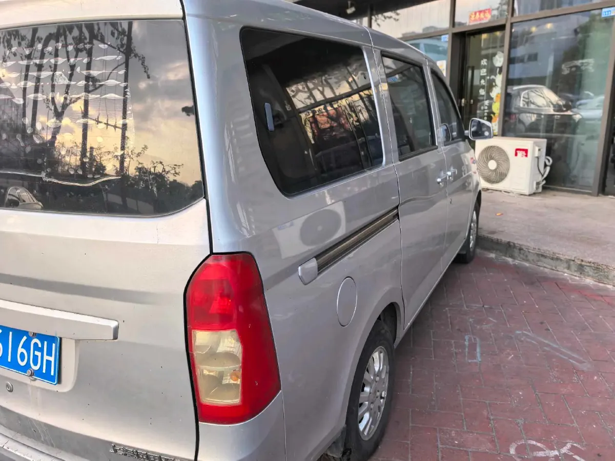 2019 WuLing RongGuang V 1.5L 99HP L4 6MT,autocango,china used car exporter,china ev exporter,chinese used car exporter,chinese used ev exporter