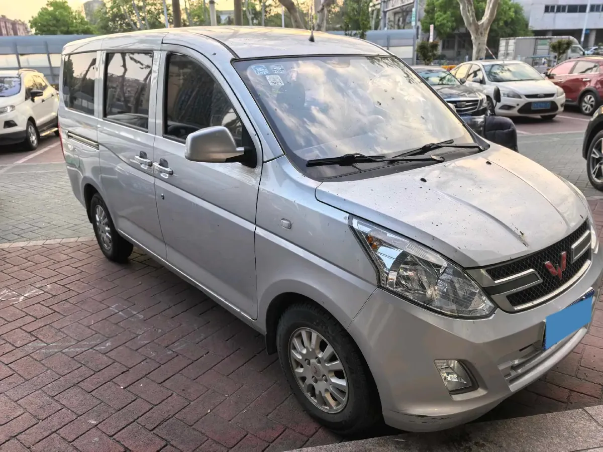 2019 WuLing RongGuang V 1.5L 99HP L4 6MT,autocango,china used car exporter,china ev exporter,chinese used car exporter,chinese used ev exporter