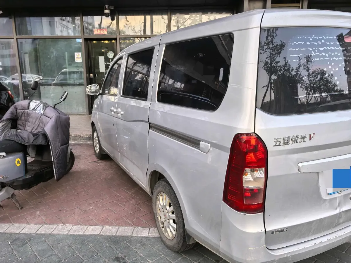 2019 WuLing RongGuang V 1.5L 99HP L4 6MT,autocango,china used car exporter,china ev exporter,chinese used car exporter,chinese used ev exporter