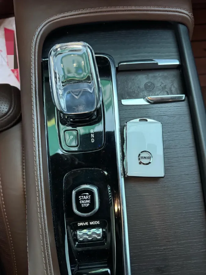 2021 Volvo XC90 2.0T 299HP L4 8AT,autocango,china used car exporter,china ev exporter,chinese used car exporter,chinese used ev exporter