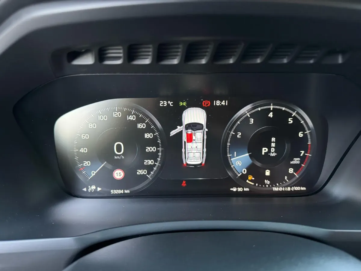 2021 Volvo XC90 2.0T 299HP L4 8AT,autocango,china used car exporter,china ev exporter,chinese used car exporter,chinese used ev exporter