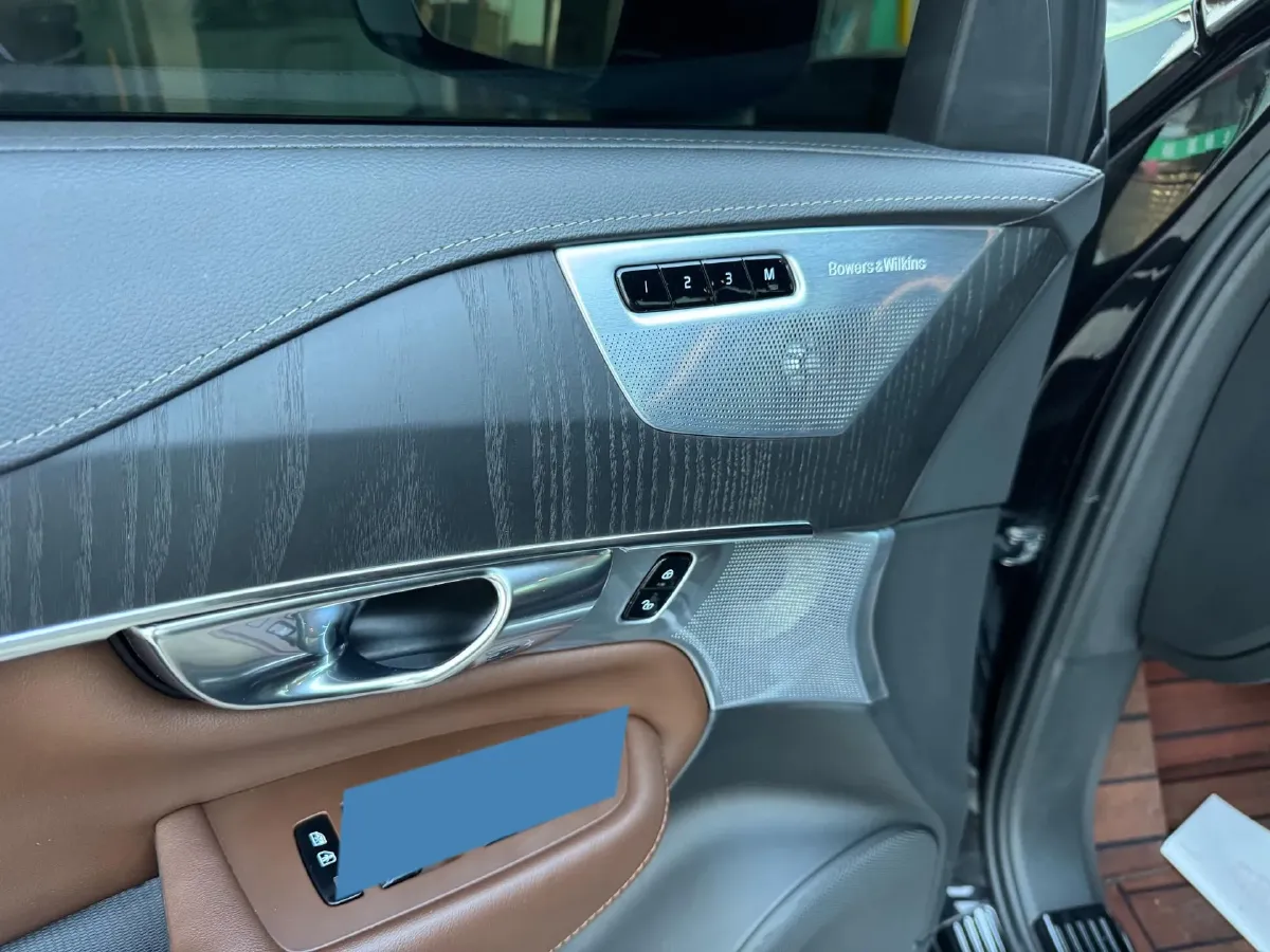 2021 Volvo XC90 2.0T 299HP L4 8AT,autocango,china used car exporter,china ev exporter,chinese used car exporter,chinese used ev exporter