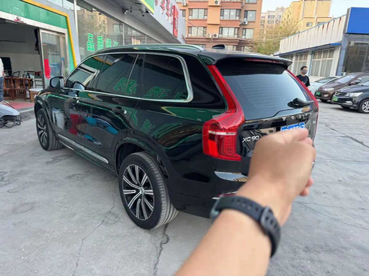 2021 Volvo XC90 2.0T 299HP L4 8AT,autocango,china used car exporter,china ev exporter,chinese used car exporter,chinese used ev exporter
