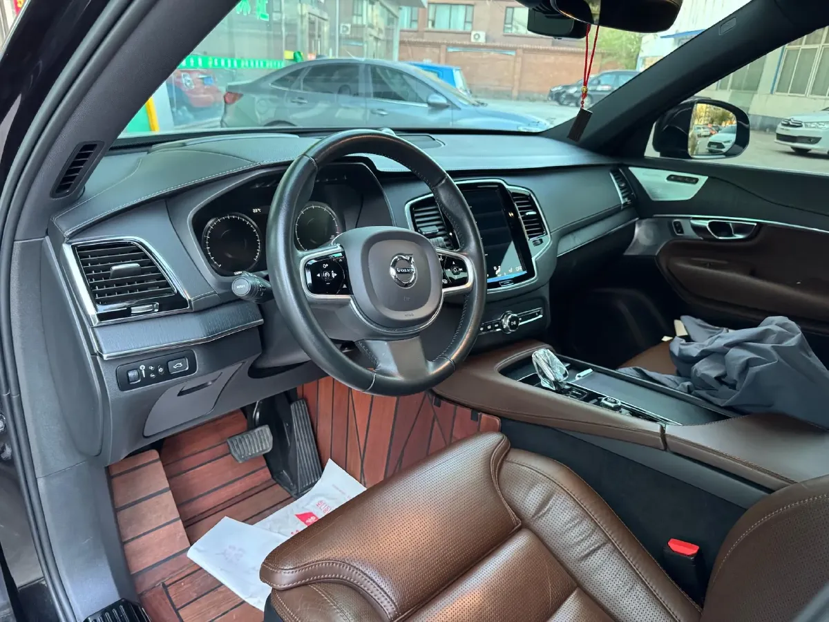 2021 Volvo XC90 2.0T 299HP L4 8AT,autocango,china used car exporter,china ev exporter,chinese used car exporter,chinese used ev exporter