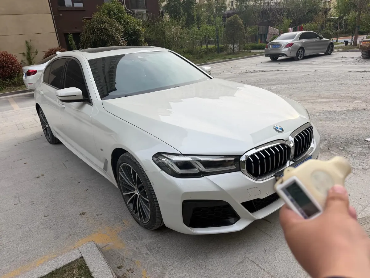 2022 BMW 5 Series 2.0T 252HP L4 8AT,autocango,china used car exporter,china ev exporter,chinese used car exporter,chinese used ev exporter