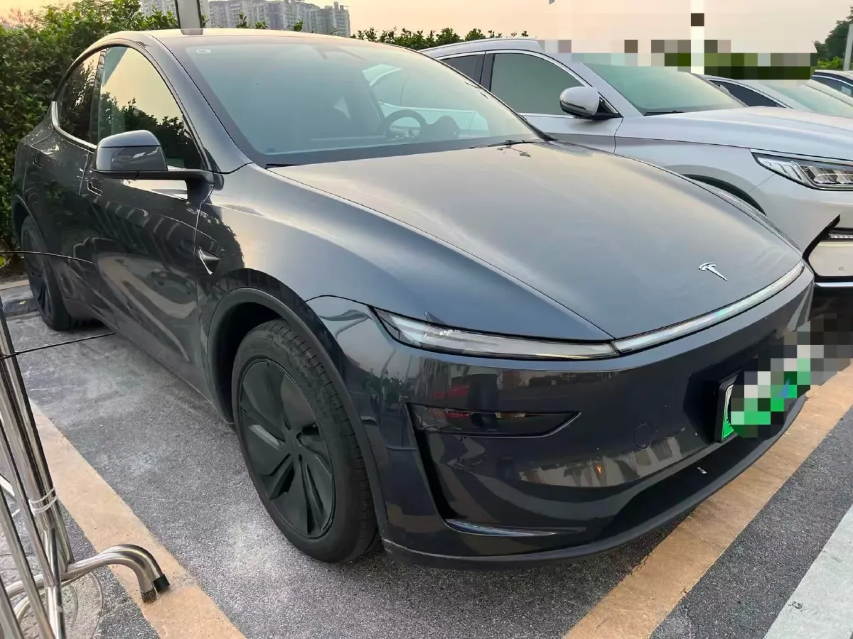 2025 Tesla Model Y BEV 62.5KWH,autocango,china used car exporter,china ev exporter,chinese used car exporter,chinese used ev exporter