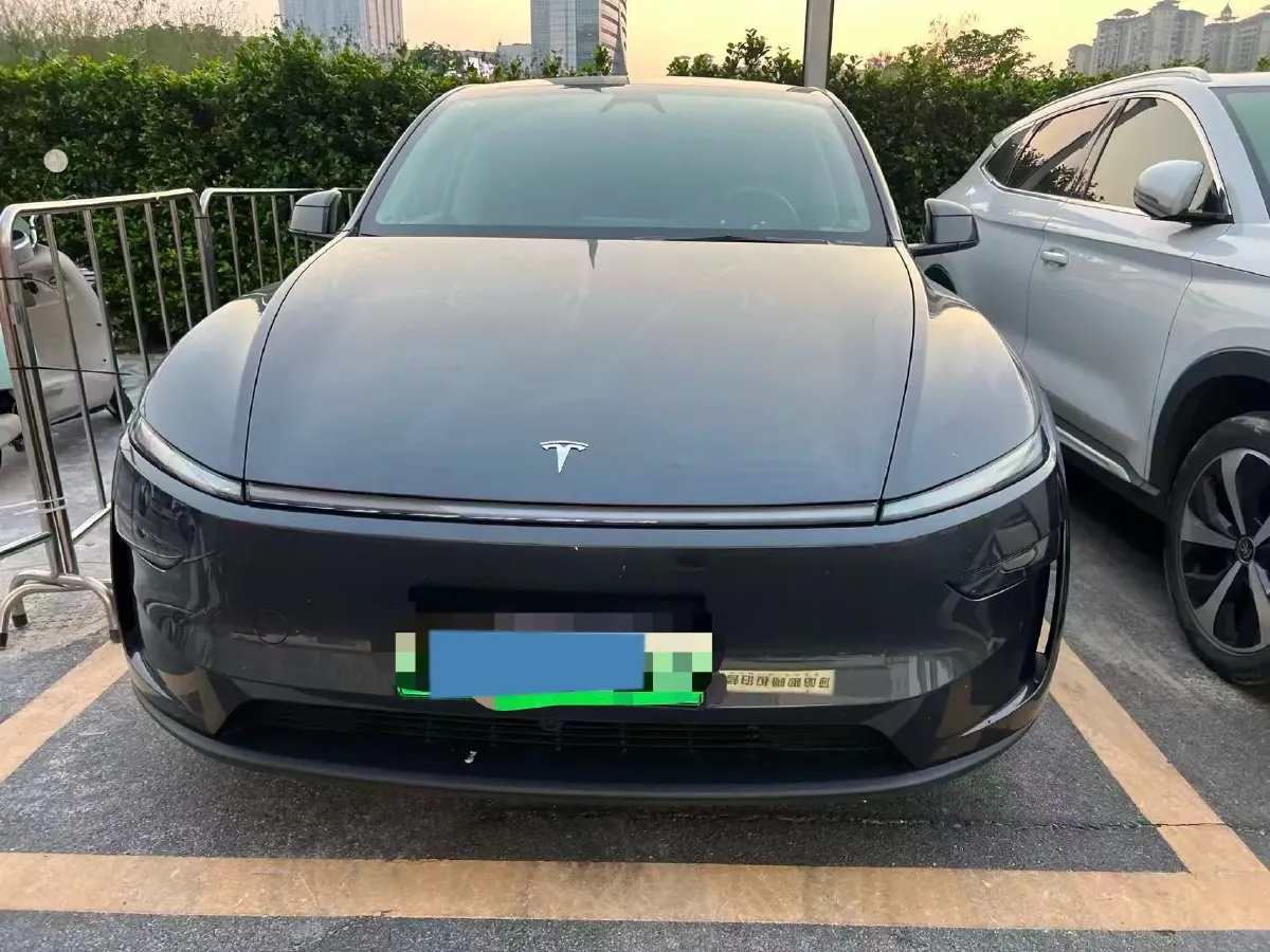 2025 Tesla Model Y BEV 62.5KWH,autocango,china used car exporter,china ev exporter,chinese used car exporter,chinese used ev exporter
