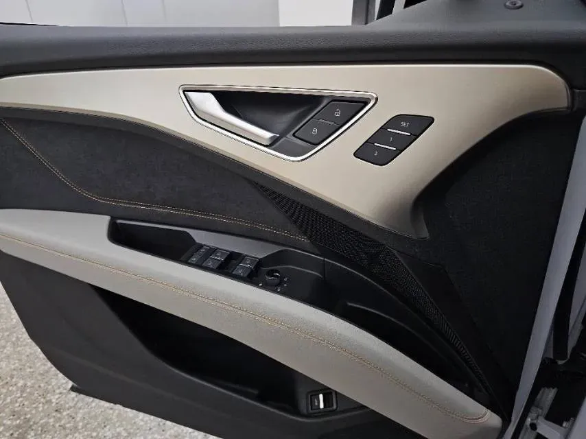 2023 Audi Q5 e-tron BEV 83.4KWH,autocango,china used car exporter,china ev exporter,chinese used car exporter,chinese used ev exporter