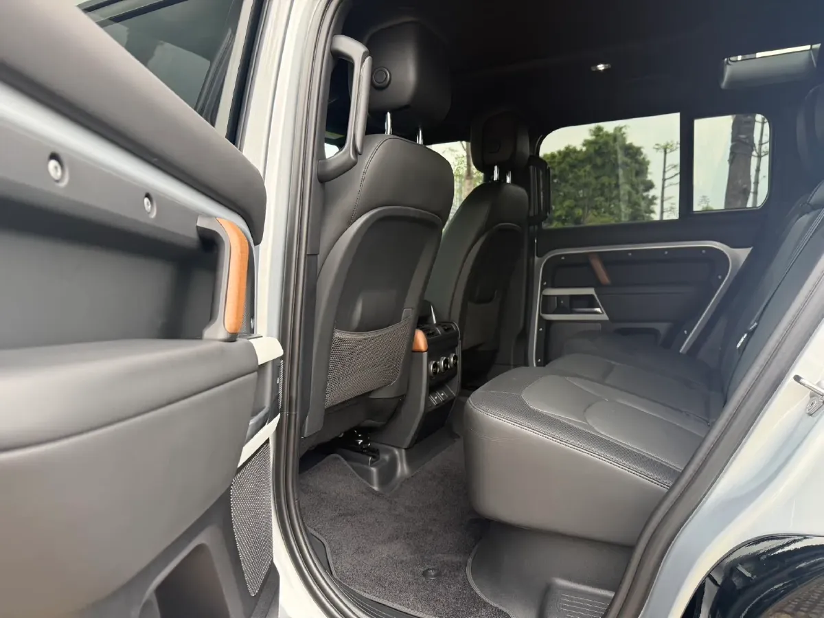 2023 Land Rover Defender 3.0T 400HP L6 8AT,autocango,china used car exporter,china ev exporter,chinese used car exporter,chinese used ev exporter