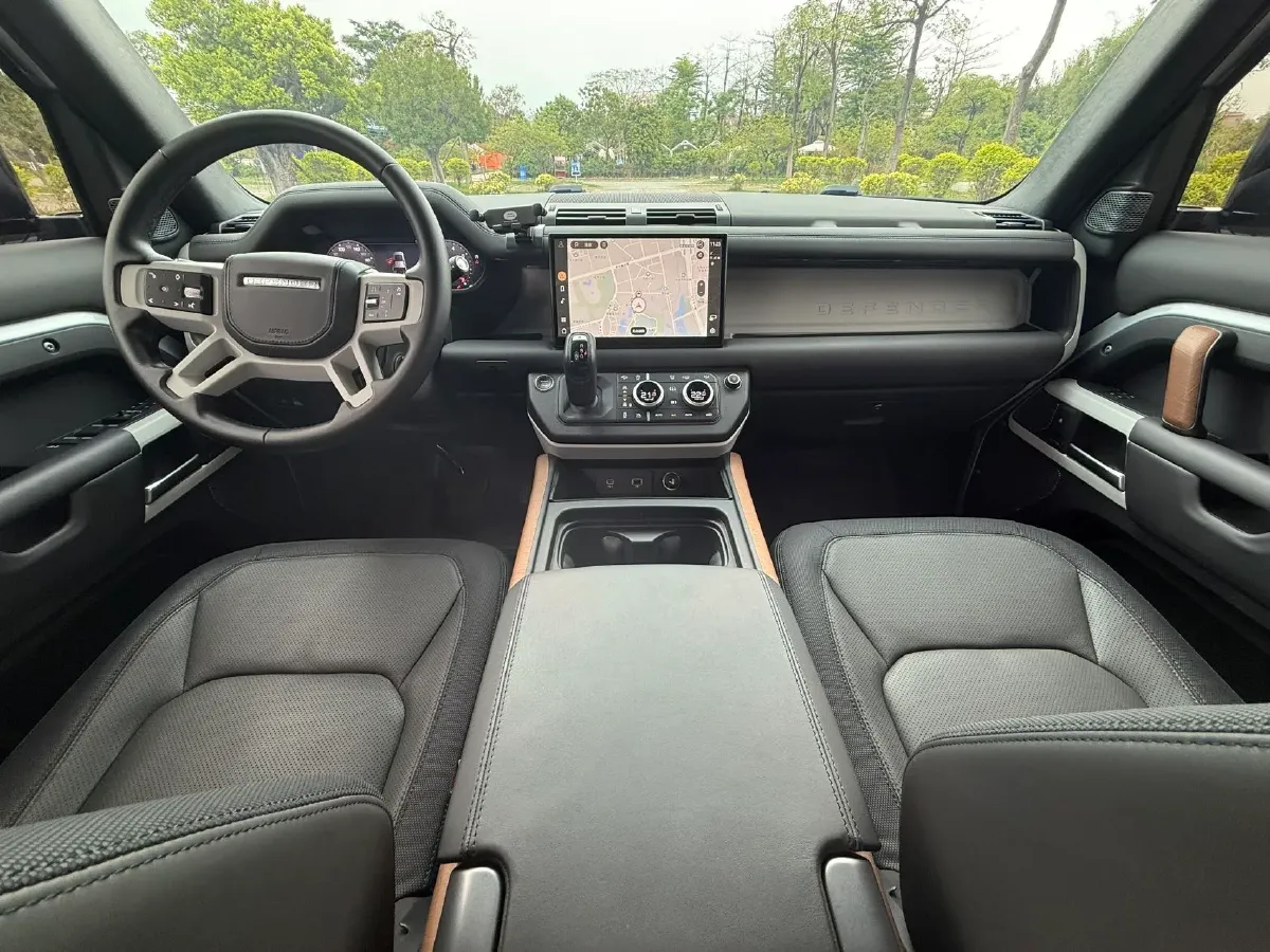 2023 Land Rover Defender 3.0T 400HP L6 8AT,autocango,china used car exporter,china ev exporter,chinese used car exporter,chinese used ev exporter