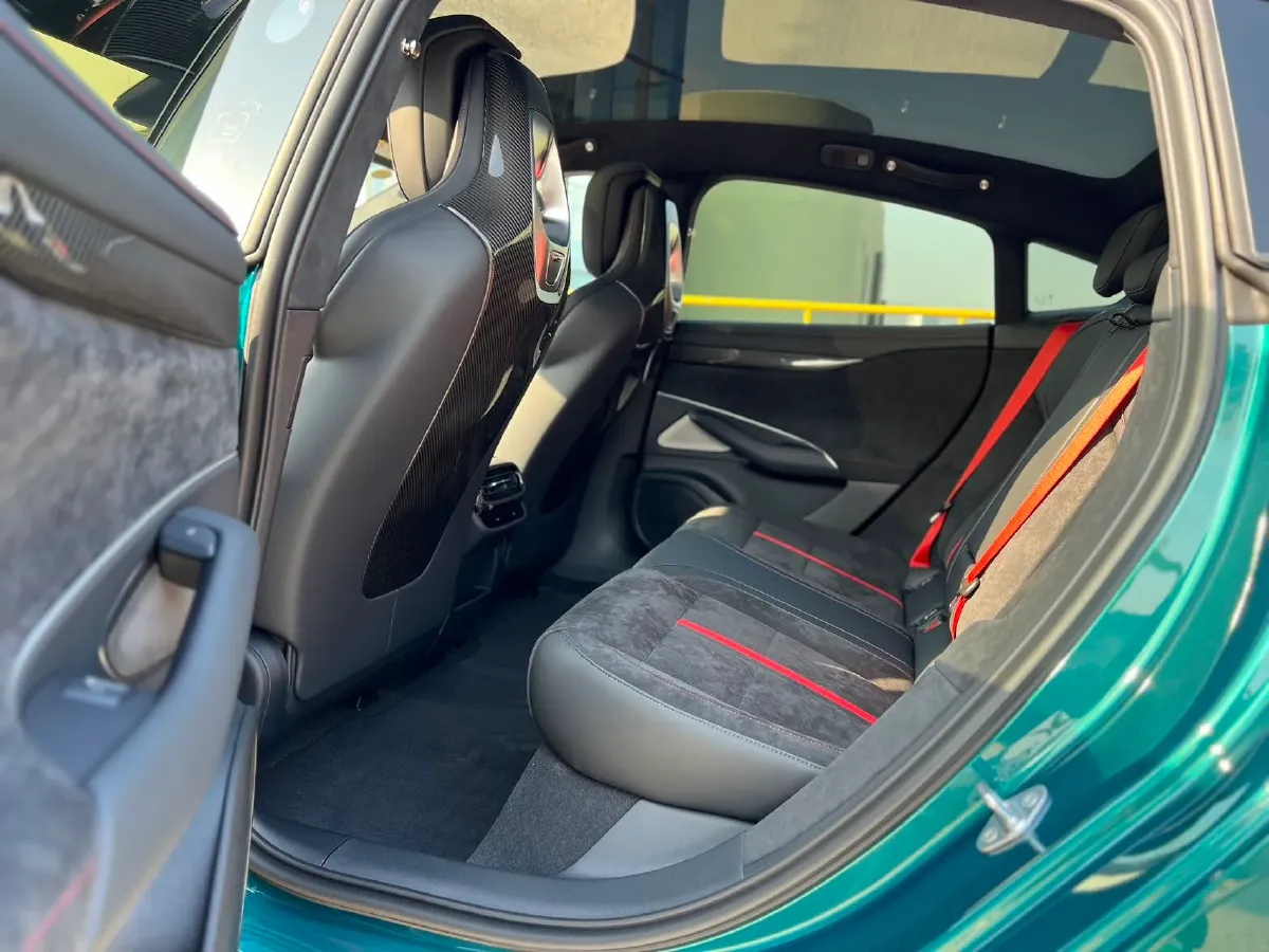 2025 MI SU7 Ultra BEV 93.7KWH,autocango,china used car exporter,china ev exporter,chinese used car exporter,chinese used ev exporter