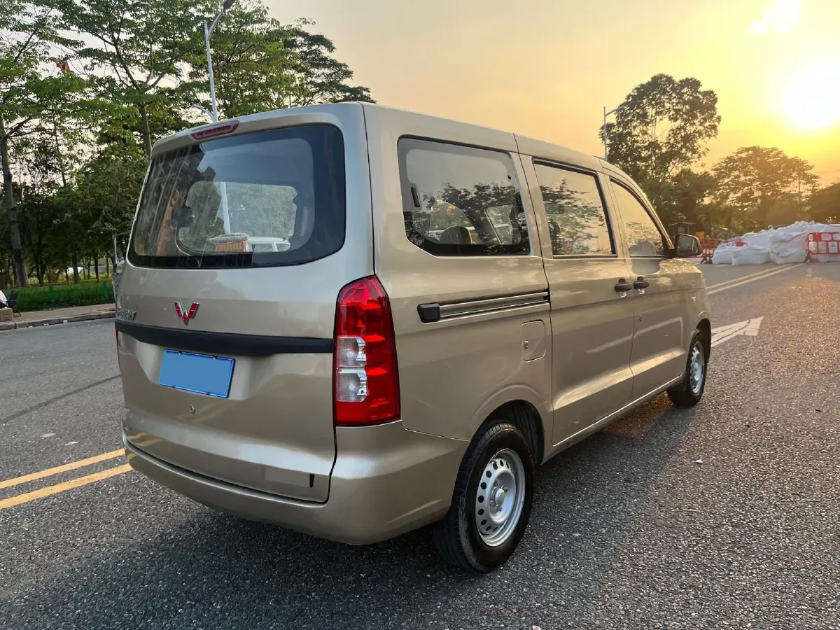 2019 WuLing HongGuang V 1.5L 99HP L4 6MT,autocango,china used car exporter,china ev exporter,chinese used car exporter,chinese used ev exporter