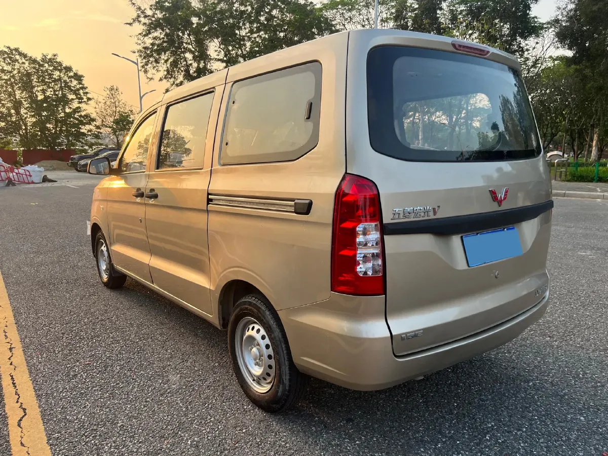 2019 WuLing HongGuang V 1.5L 99HP L4 6MT,autocango,china used car exporter,china ev exporter,chinese used car exporter,chinese used ev exporter