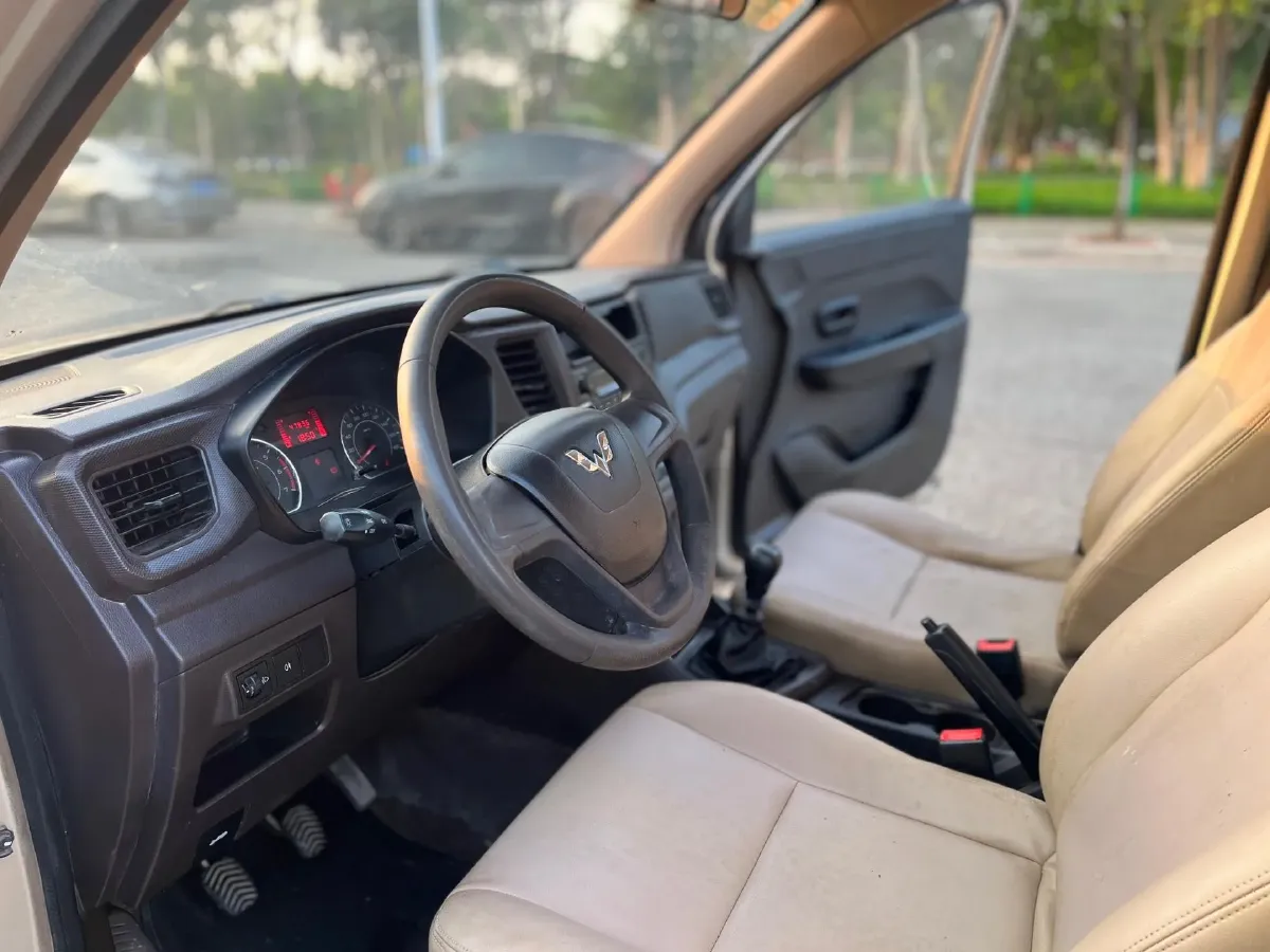 2019 WuLing HongGuang V 1.5L 99HP L4 6MT,autocango,china used car exporter,china ev exporter,chinese used car exporter,chinese used ev exporter