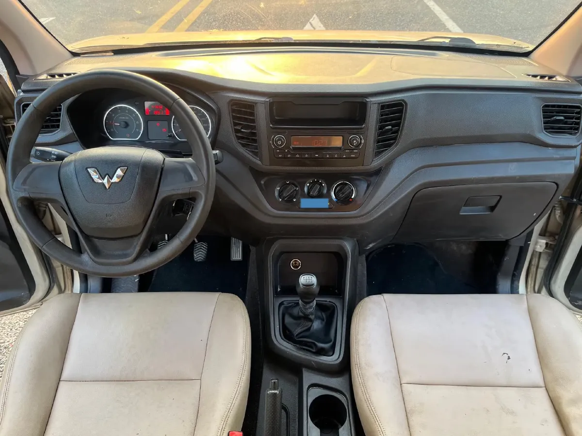 2019 WuLing HongGuang V 1.5L 99HP L4 6MT,autocango,china used car exporter,china ev exporter,chinese used car exporter,chinese used ev exporter