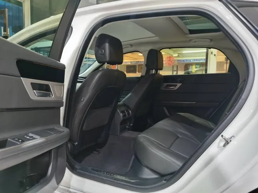 2020 Jaguar XFL 2.0T 200HP L4 8AT,autocango,china used car exporter,china ev exporter,chinese used car exporter,chinese used ev exporter