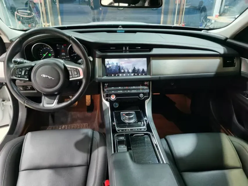 2020 Jaguar XFL 2.0T 200HP L4 8AT,autocango,china used car exporter,china ev exporter,chinese used car exporter,chinese used ev exporter