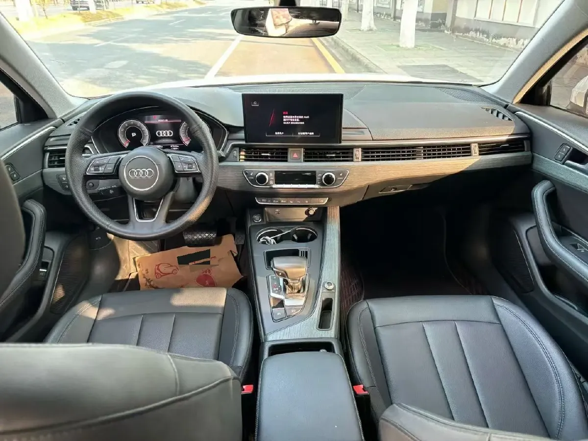 2022 Audi A4L 2.0T 190HP L4 7DCT,autocango,china used car exporter,china ev exporter,chinese used car exporter,chinese used ev exporter