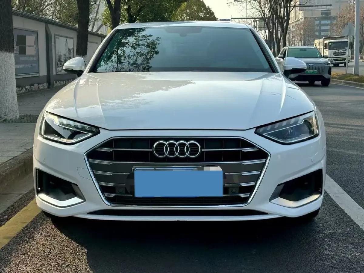 2022 Audi A4L 2.0T 190HP L4 7DCT,autocango,china used car exporter,china ev exporter,chinese used car exporter,chinese used ev exporter